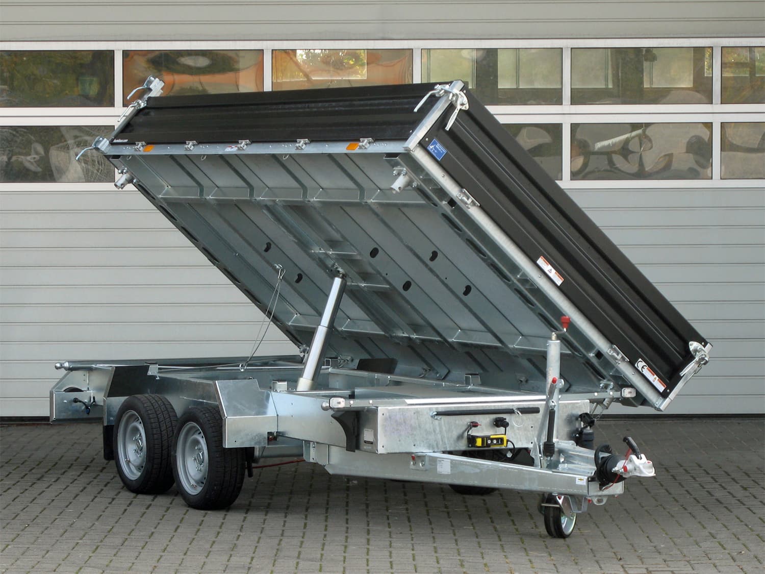 Humbaur HTK 3500.31 STAHL E-Pumpe, Rampen und Stützen