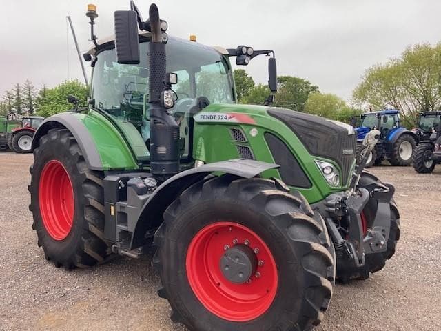 Fendt 724 Vario Traktor Baujahr 2019 – neuwertig – 411 Betriebsstunden