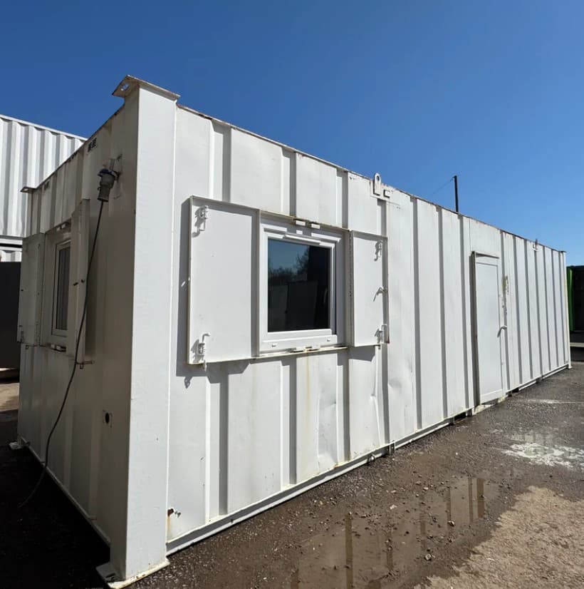 Cantine ou bureau de chantier sécurisé - anti-vandalisme 32×10 pieds