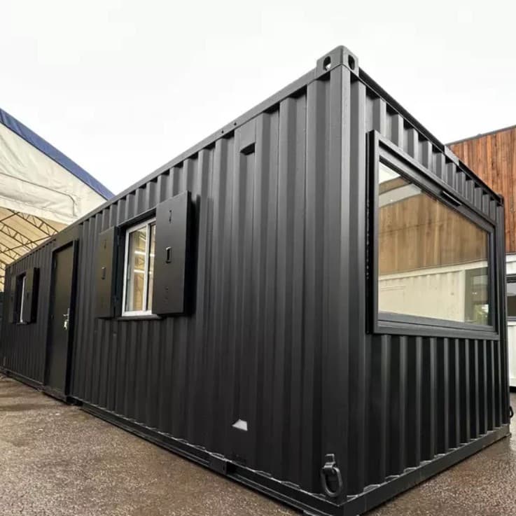 Bureau ou cantine 32×10 pieds avec baie vitrée et structure anti-vandalisme