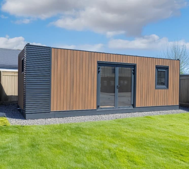 Conteneur de bureau 8x3 m modèle Berlin – Avec salle de bain et cuisine de luxe