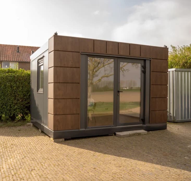 Conteneur de bureau isolé 4x3 m – Modèle Helsinki, prêt à l’emploi