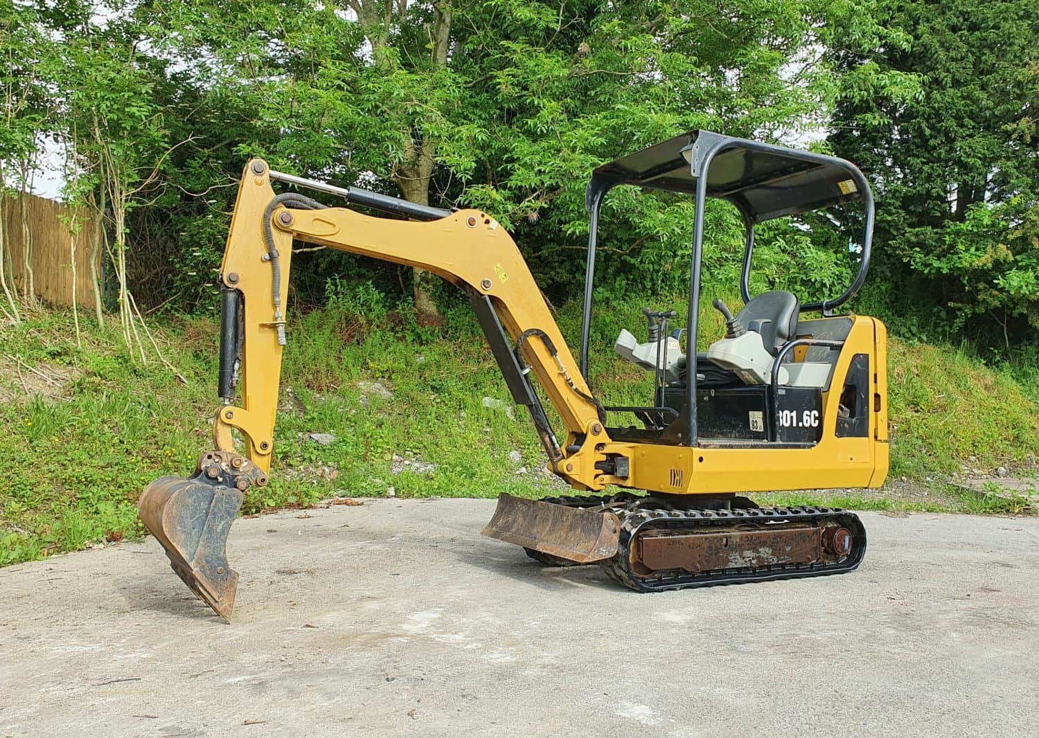 MINI PELLE CAT 301.6 1,5 TONNE