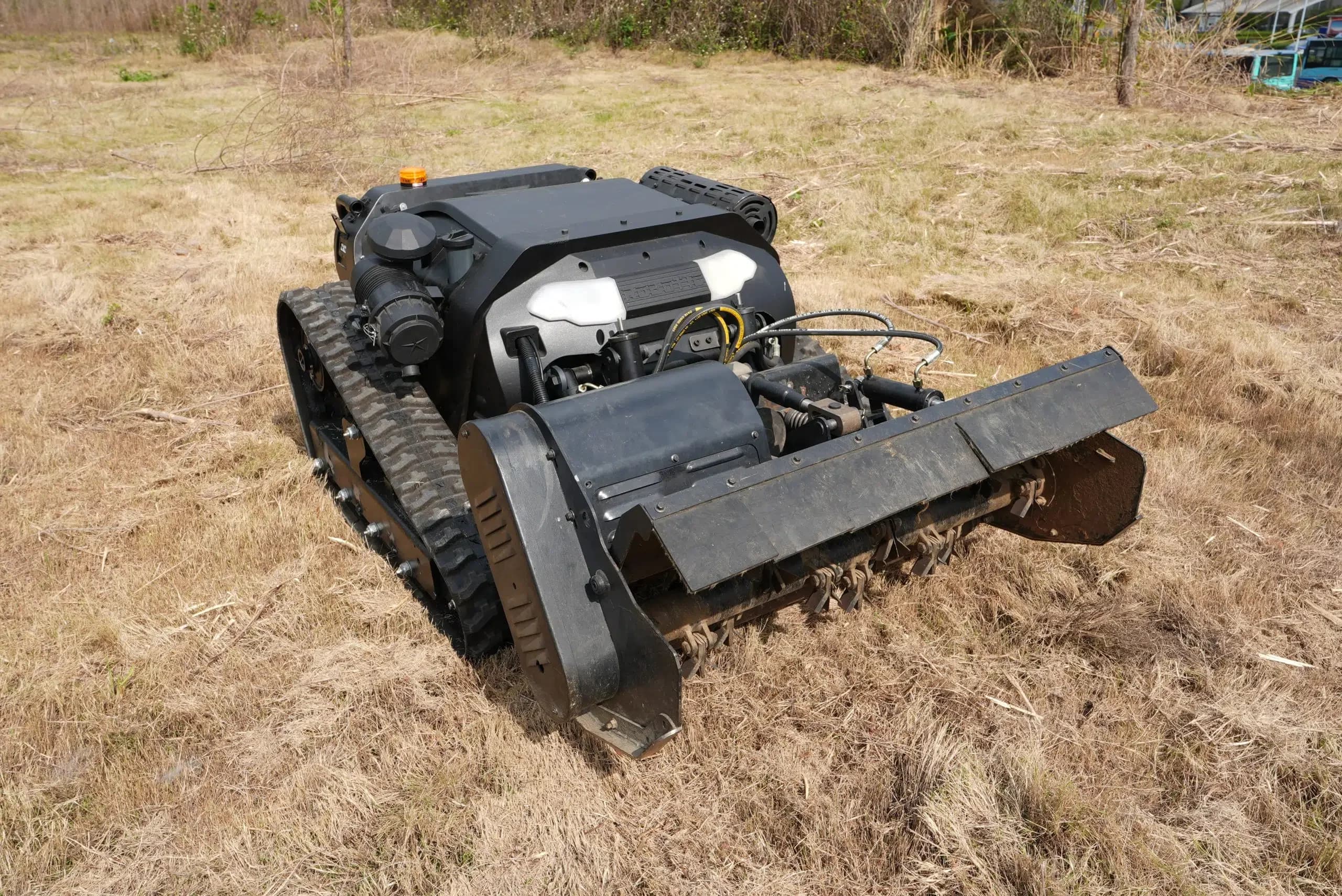 Funkgesteuerter Rasenmäher KOHAM KH-XLM7245B – 115 cm Schnittbreite – Raupenantrieb – LC2V90FD Motor – Bis zu 45° Hanglage