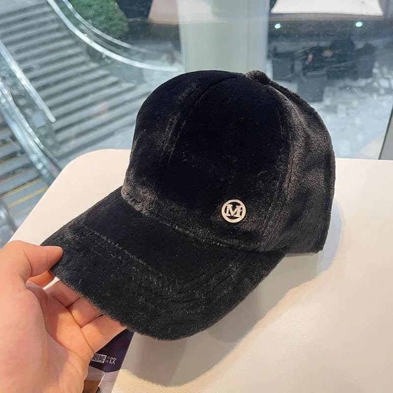 Casquette Noire Style Baseball en Fourrure Douce