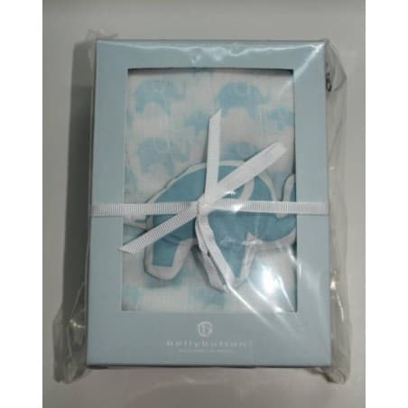 Coffret avec 2 grands 'langes bleus' + un hochet