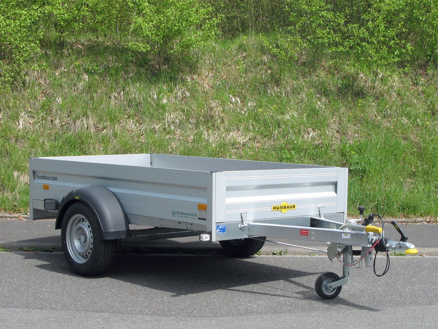 Humbaur-Nutzanhänger HA152513 FS mit Bremse und feststehender Vorderwand