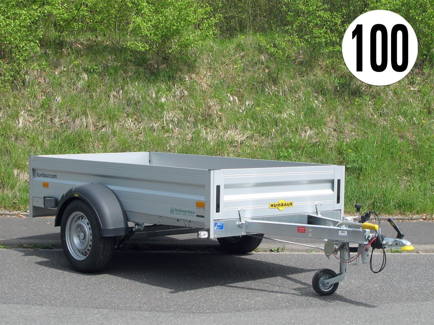 Humbaur-Anhänger HA152513, zulässige Höchstgeschwindigkeit 100 km/h, mit klappbarer Vorderwand