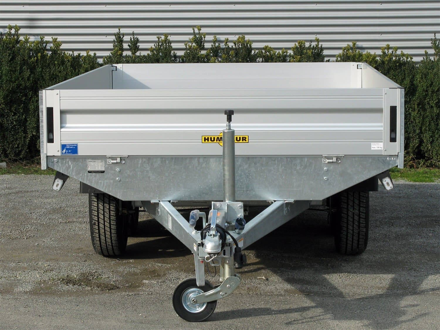 Humbaur-Pritschenanhänger HT253118 mit zehn Zurrösen