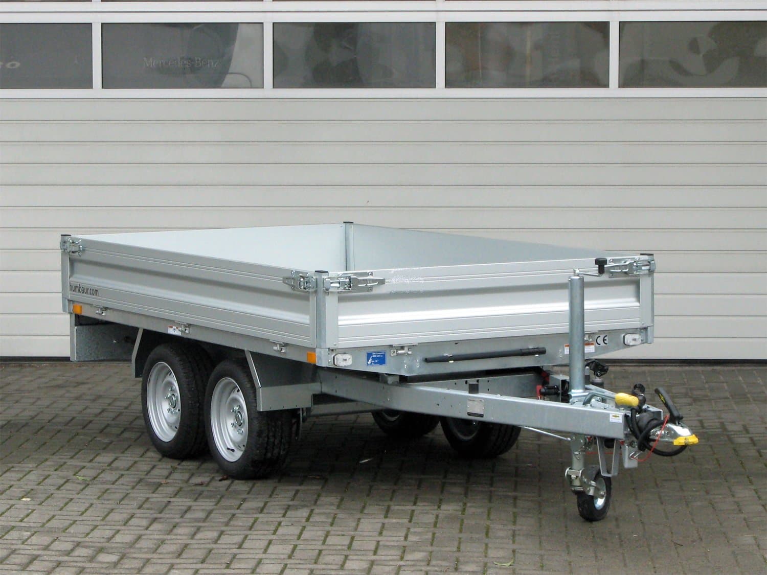 Humbaur-Kippanhänger HUK 272715 mit elektrischer Pumpe und Notpumpe