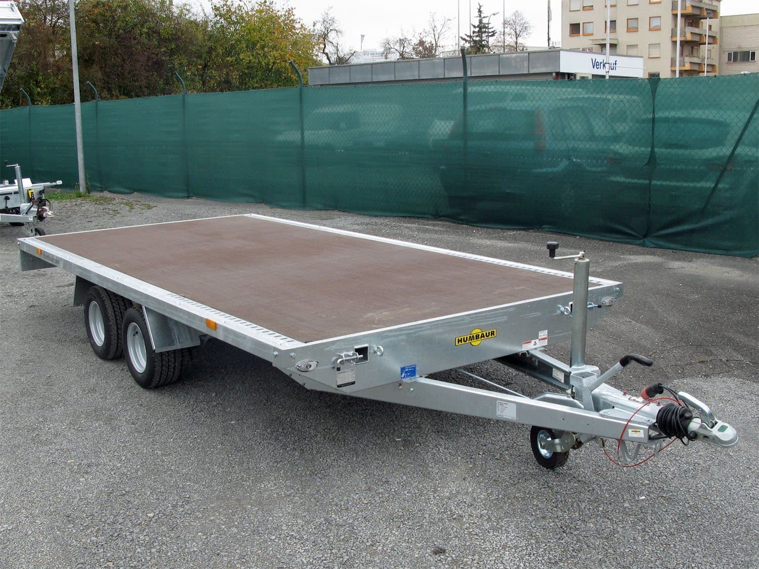Humbaur Universal 3000 Nutzanhänger mit Seilwinde und Rampen