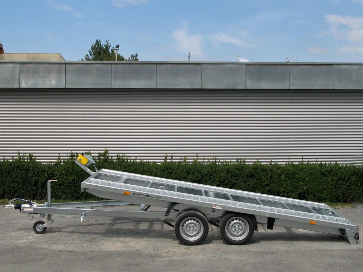 Humbaur-Autotransportanhänger MTK 354722 mit mechanisch kippbarer Ladefläche