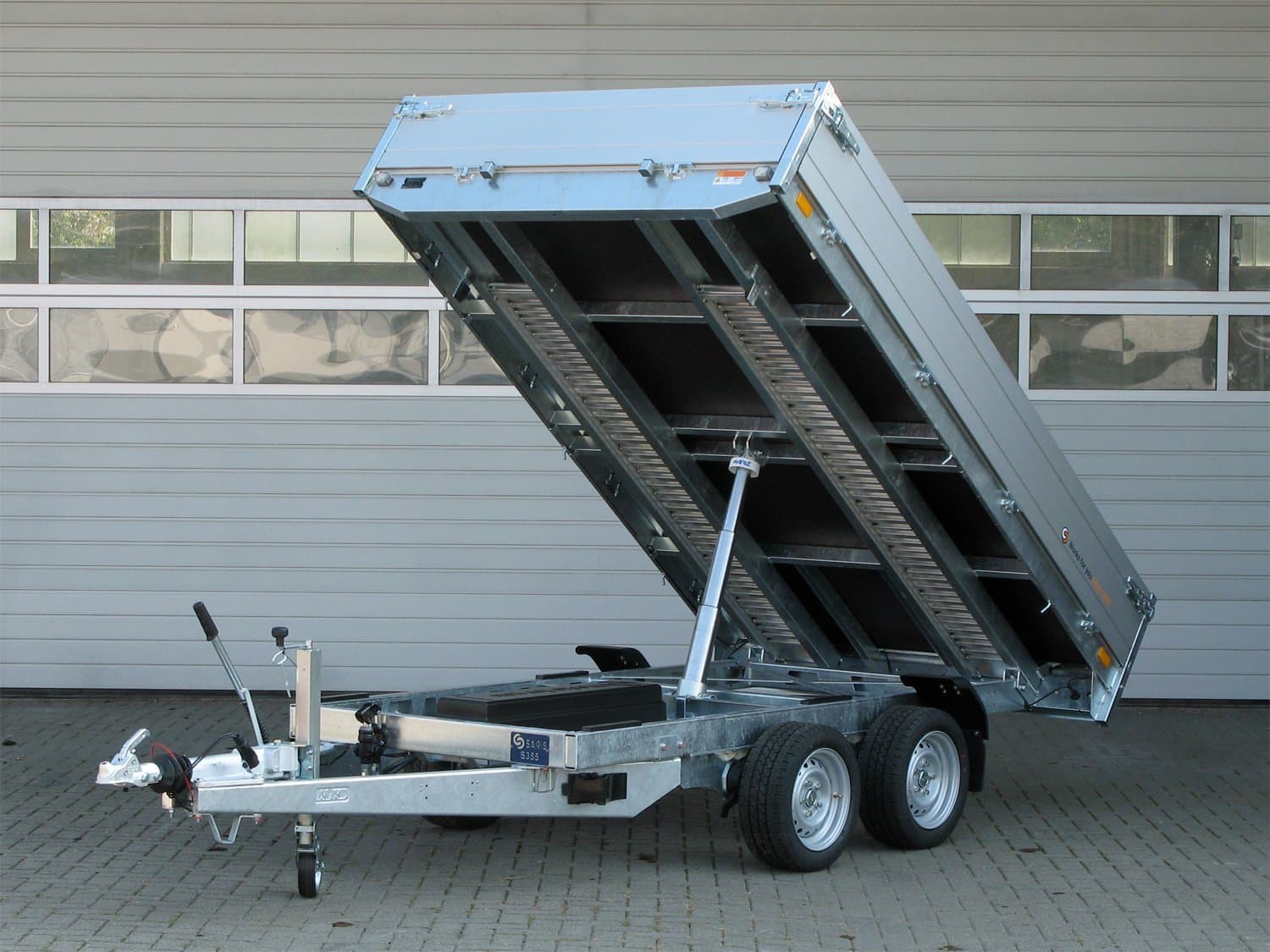 Saris K1 306 184 3500 2 E35 Profi Heckkipper mit Elektropumpe und Rampen