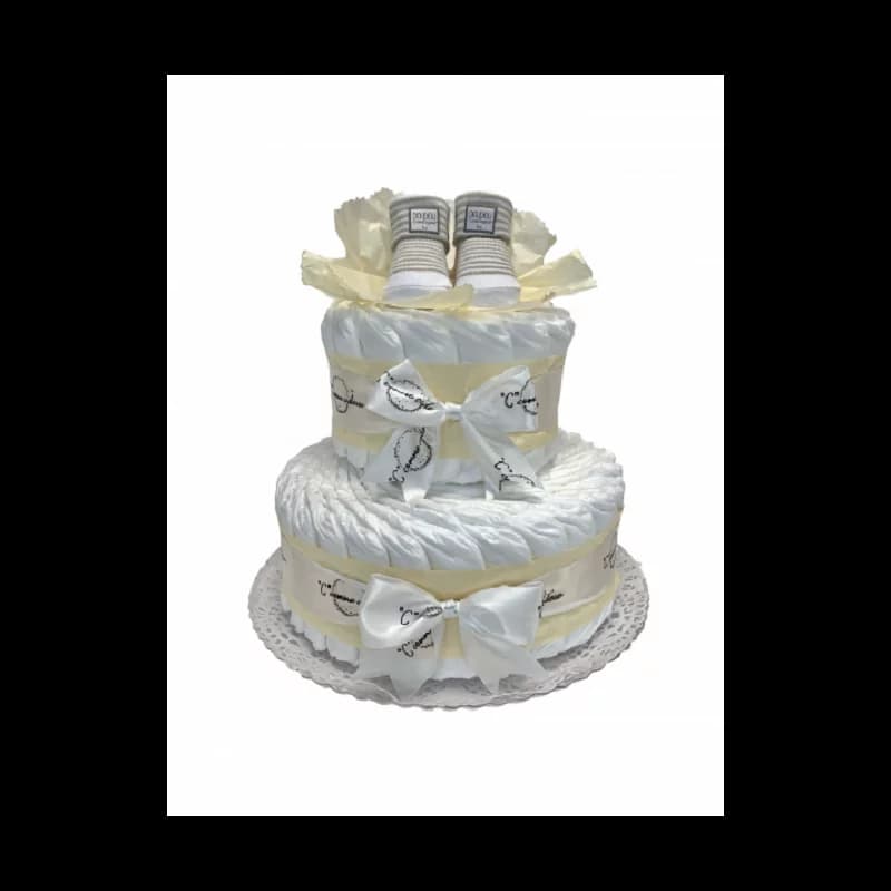 Gâteau de couches et ses chaussettes beiges