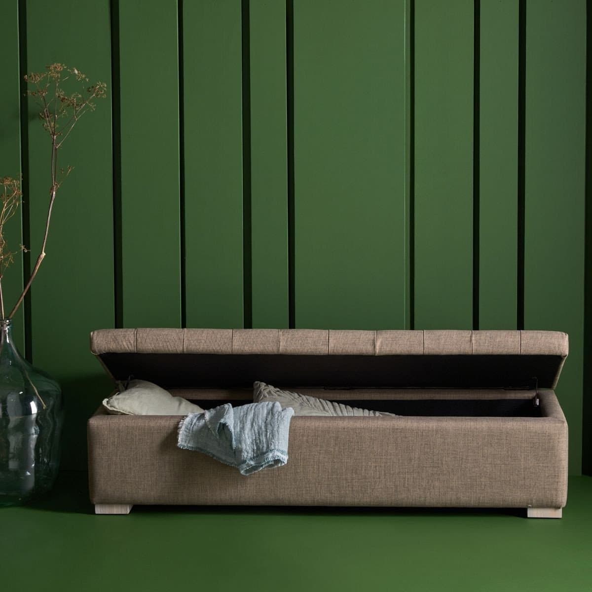 Banc coffre en bois avec revêtement tissu Taupe Vatican - Calicosy