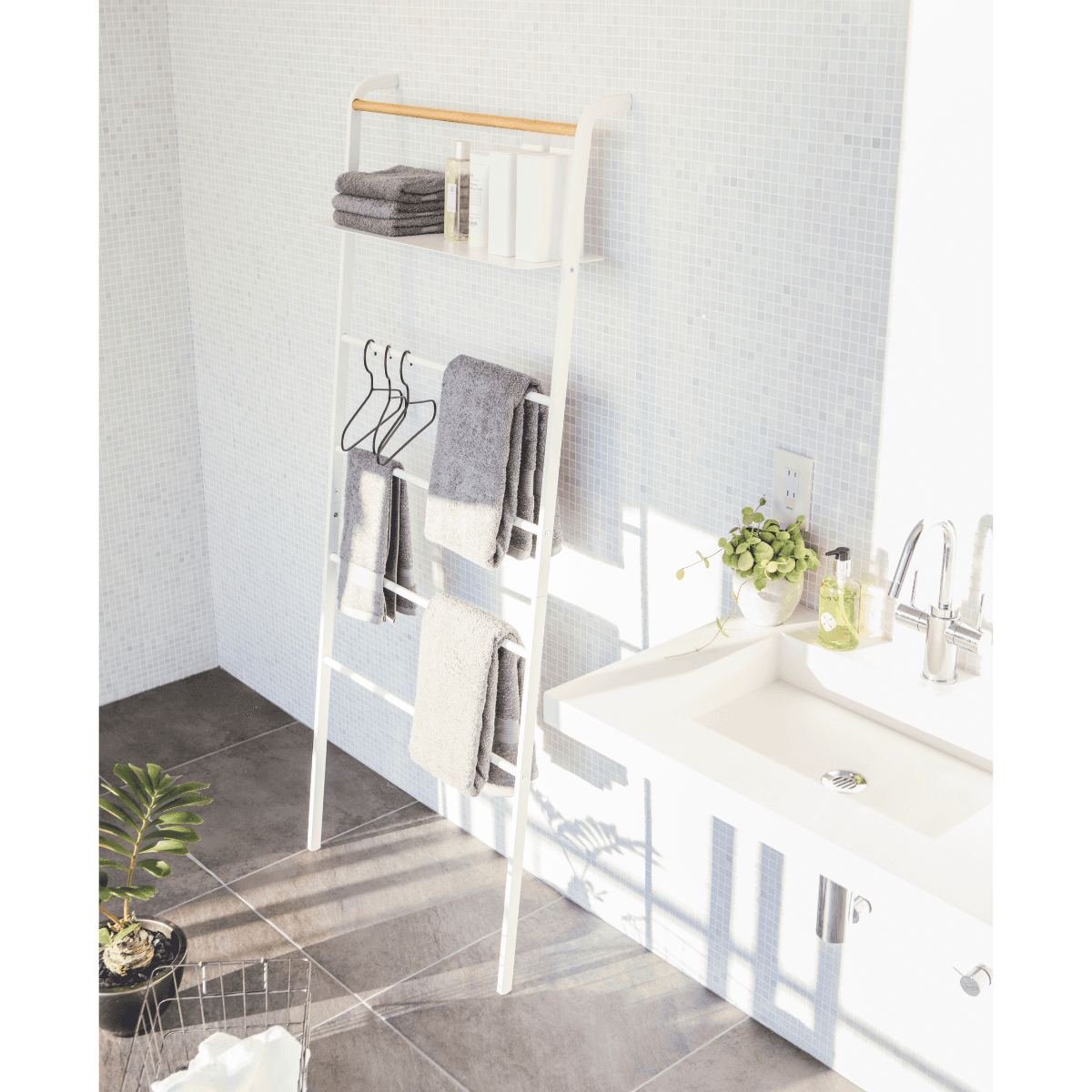 Portant échelle inclinée avec étagère L66 cm - TOWER - Calicosy