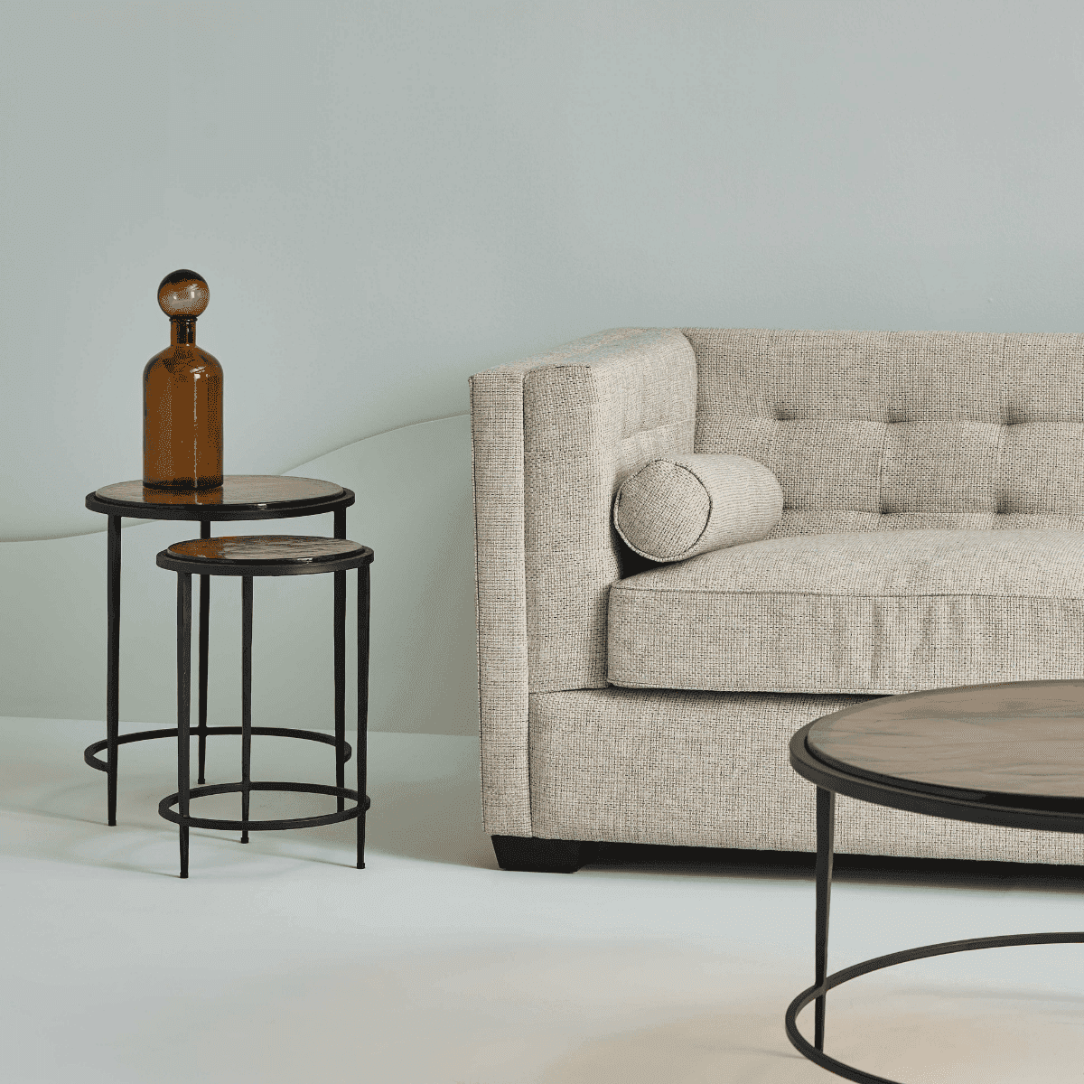 Bouts de canapé gigognes en verre fumé et métal D44 cm IGLOO - Calicosy