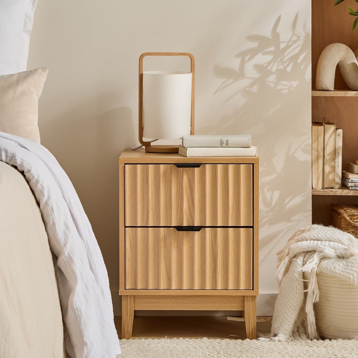 Table de chevet avec 2 tiroirs aux façades effet vague H52 cm - BOLOGNE - Calicosy