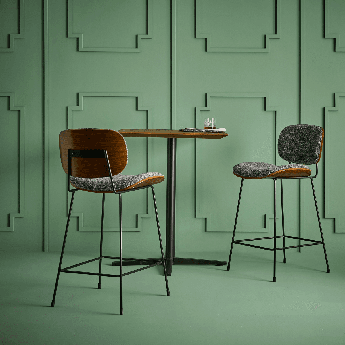 Chaise de comptoir en tissu gris OLYMPIA - Calicosy