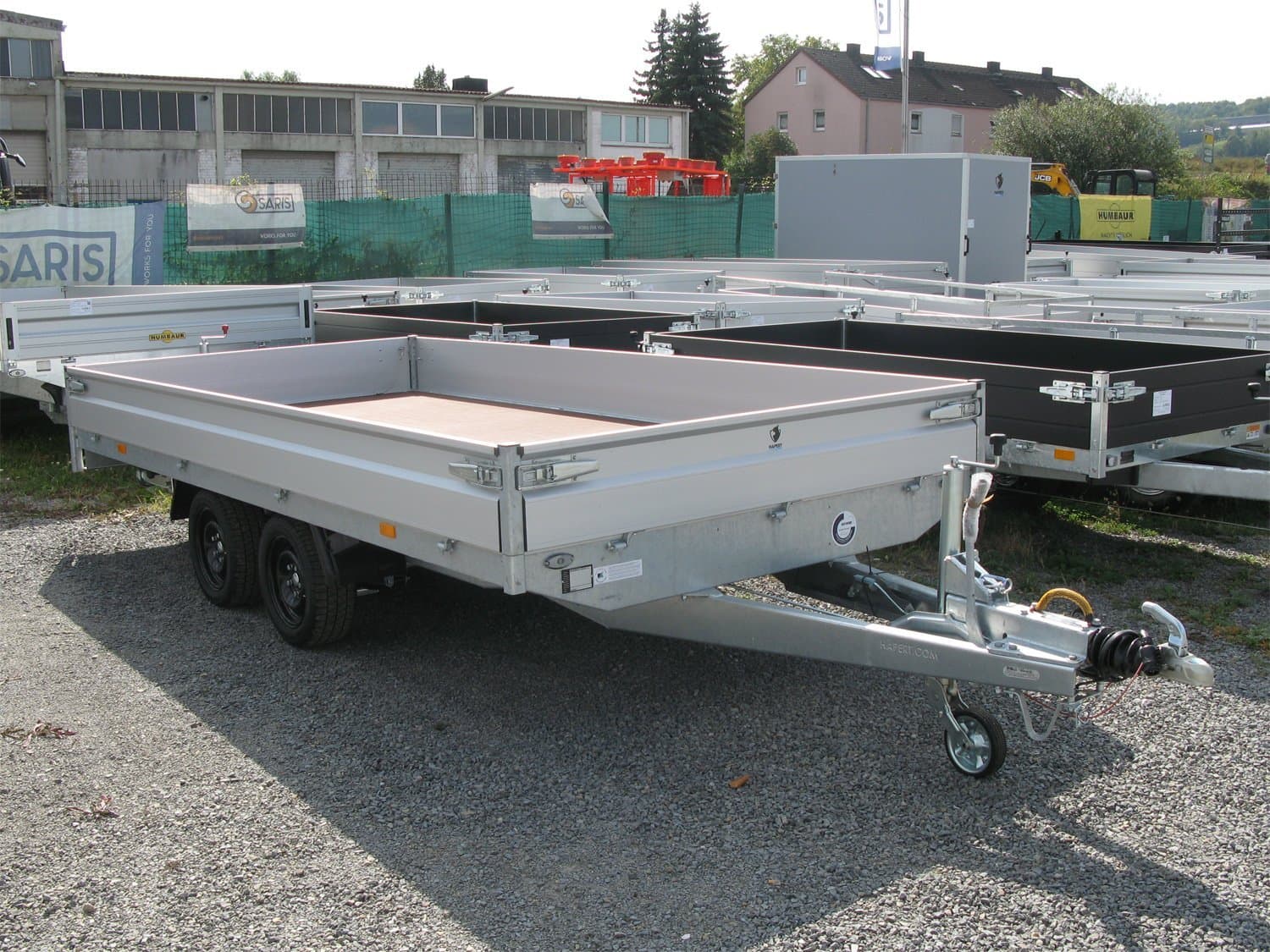 Hapert Azure H-2 3500 Pritschenanhänger, 4050 × 2000 mm, mit Rampen und Parabelfederung