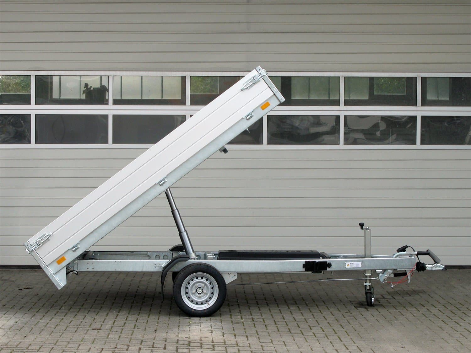 Heckkipper SARIS K1 276 150 1500 1 E mit elektrischer Pumpe