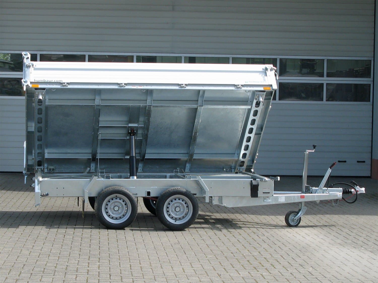Humbaur HTK 3000.31 ALU Dreiseitenkipper mit Elektropumpe
