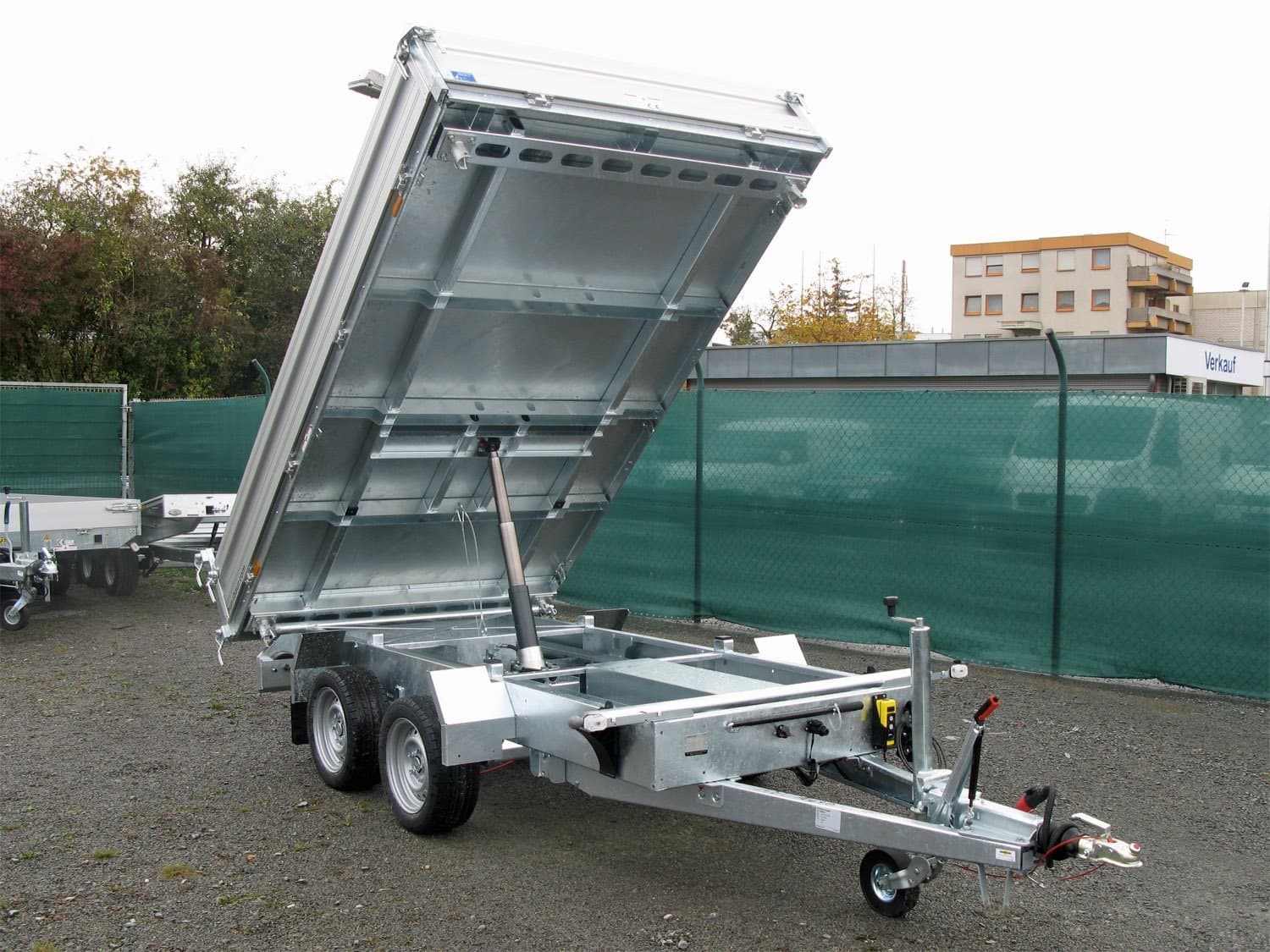 Humbaur HTK 3000.37 ALU Dreiseitenkipper mit elektrischer Pumpe