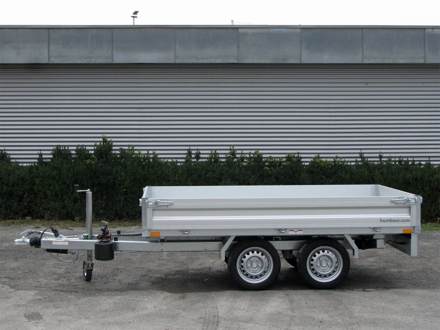 Humbaur-Kippanhänger HUK 272715 mit Handpumpe und FLEXePump