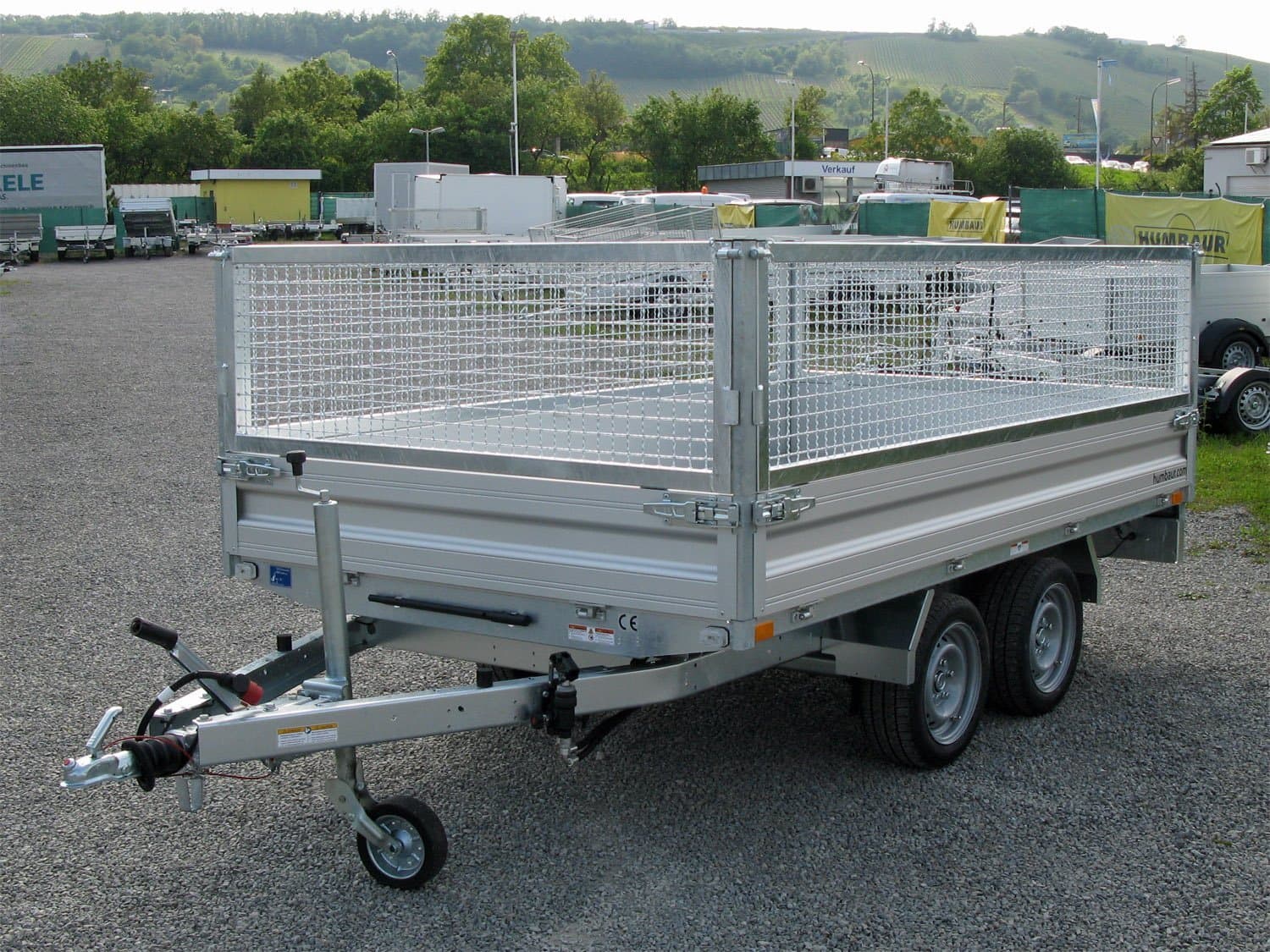 Humbaur-Kippanhänger HUK 273117 mit elektrischer Pumpe und Gitteraufsatz