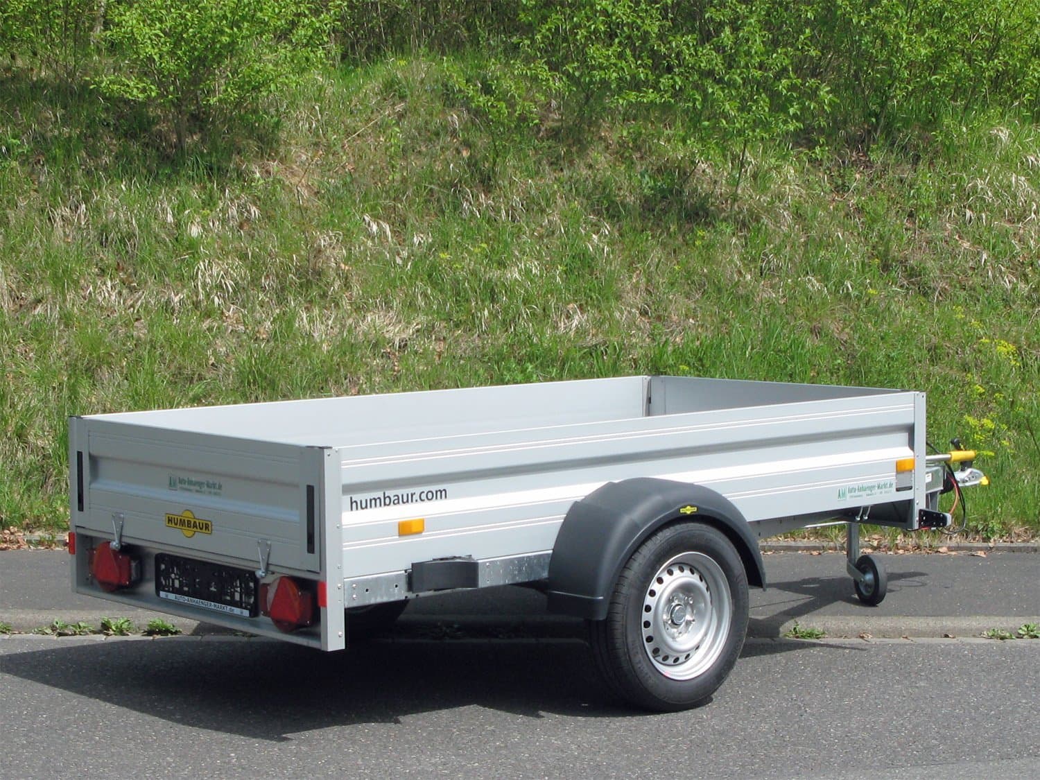 Humbaur-Nutzanhänger HA132513 KV mit klappbarer Vorderwand