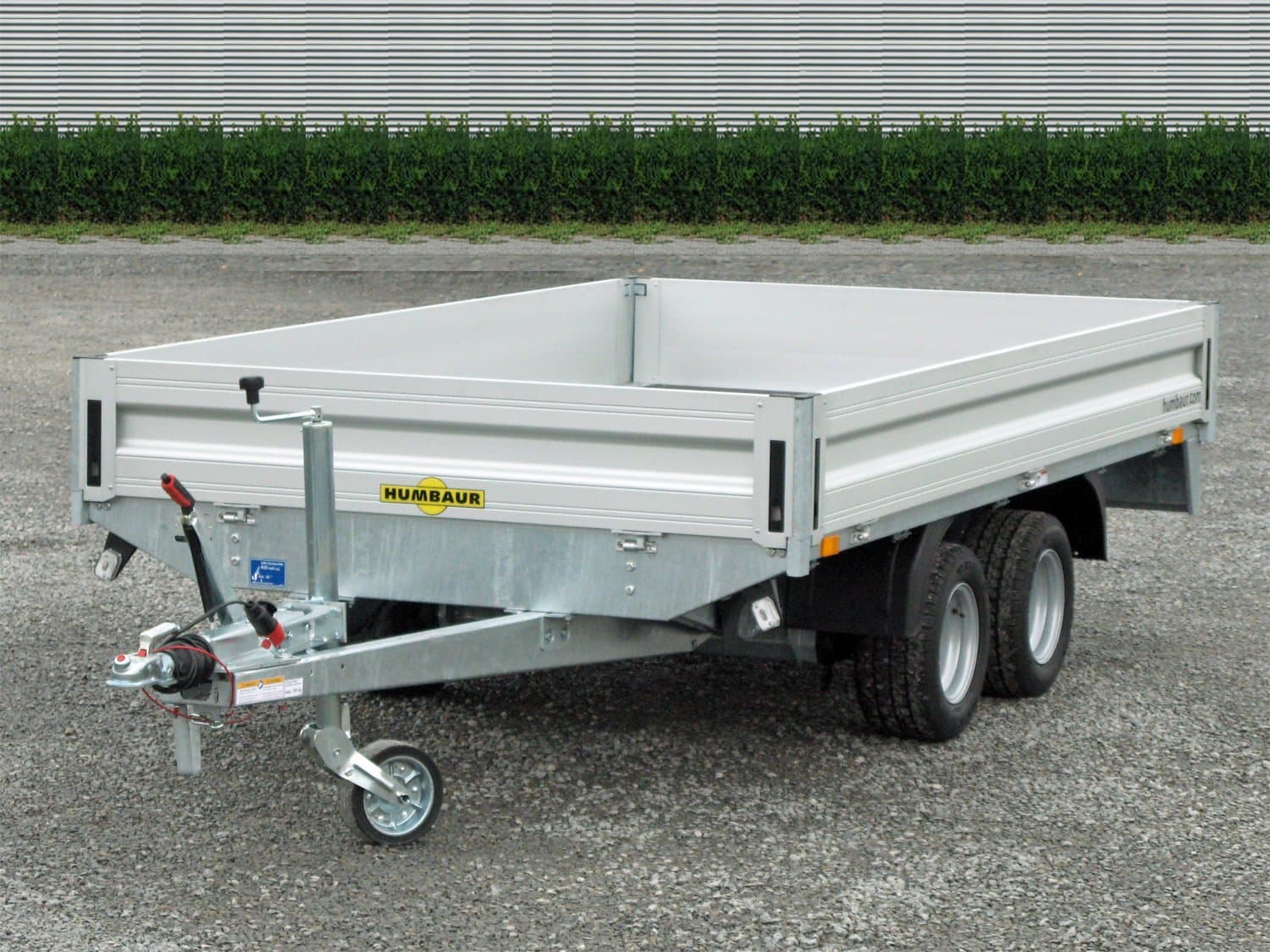 Humbaur-Pritschenanhänger HN203116 mit zehn Zurrösen