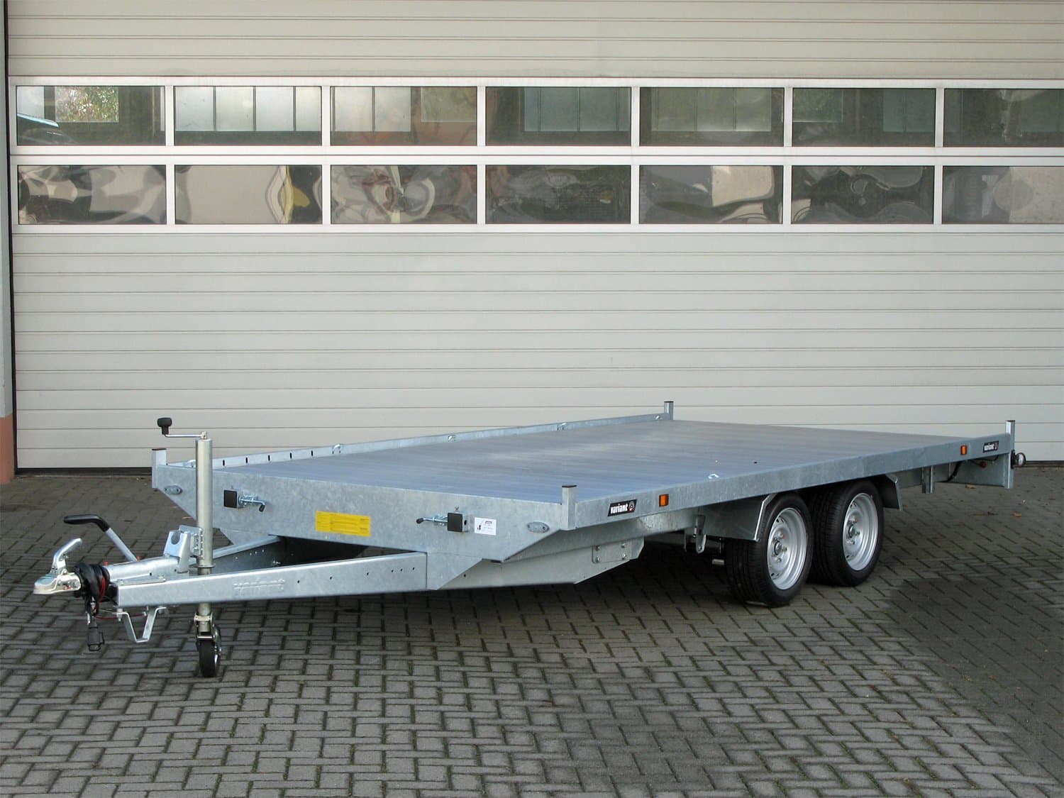 Nutzanhänger Variant 3021 L4 mit Parabelfederung, Aluminiumboden und Rampen