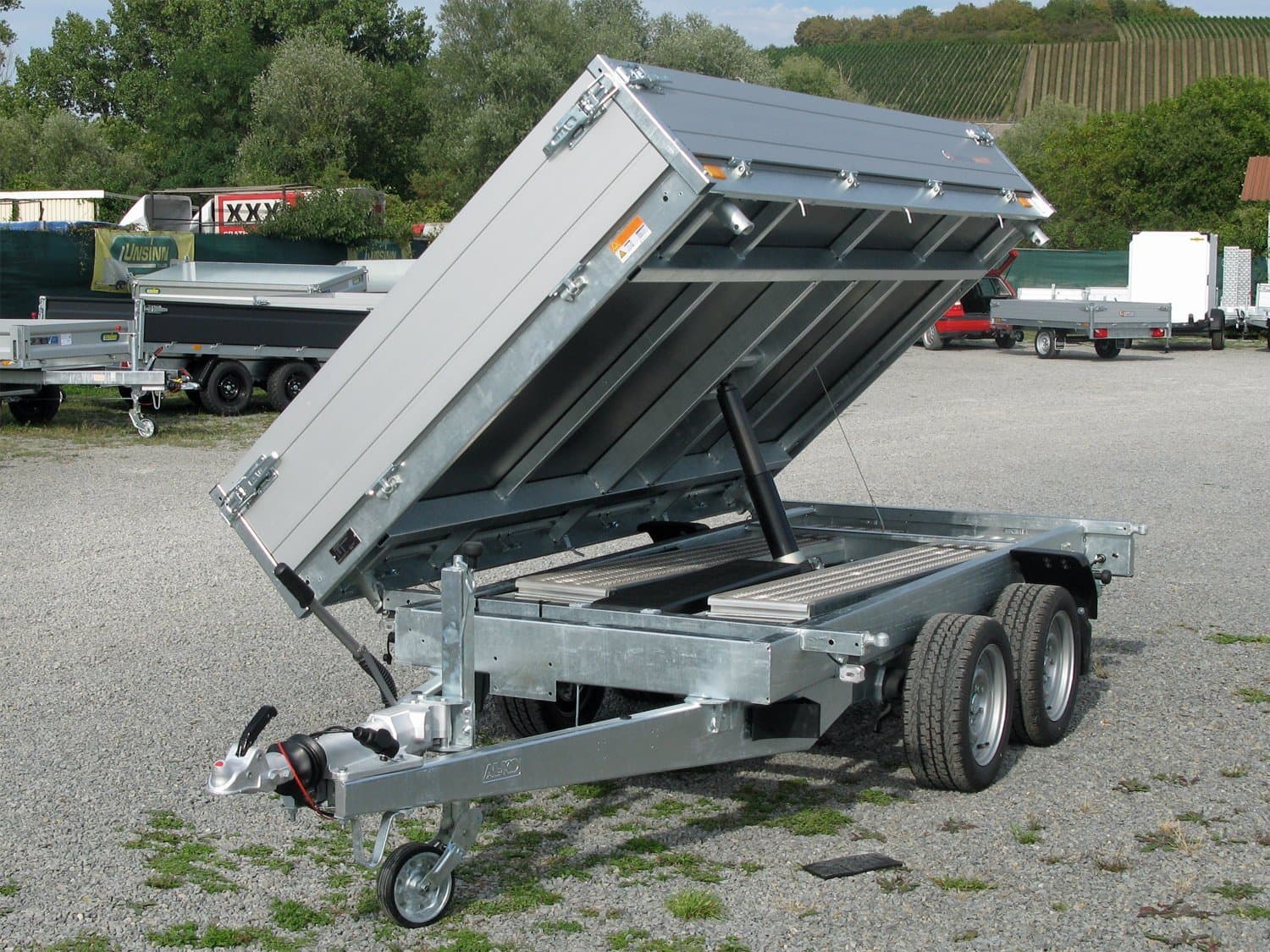 Saris K3 306 170 3500 2 E Profi Dreiseitenkipper mit Elektropumpe und Rampen