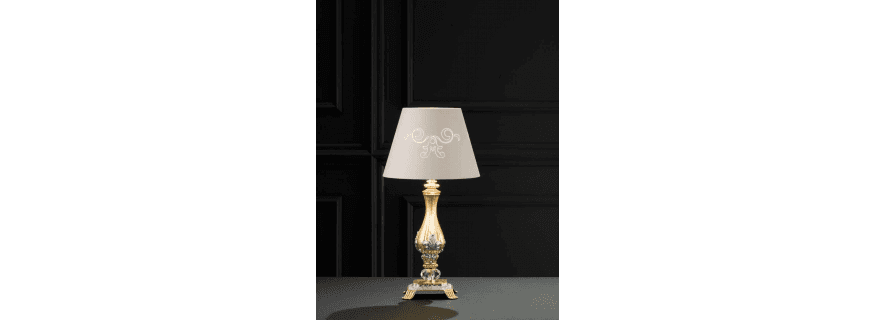 Lampe de Table en laiton décoré aux feuilles d'or et argent, et cristal pour hôtel ou château Design Dominique