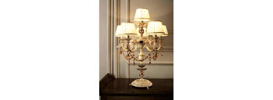 Lampadaire de Table en Laiton doré à la feuille d'or et cristal pour hôtel ou château Design Petra 6 Lumières