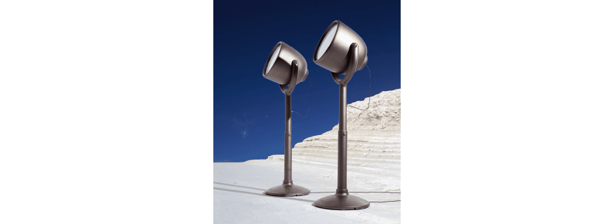 Lampadaire projecteur moderne d'extérieur secteur ou sur batterie Design Hollywood