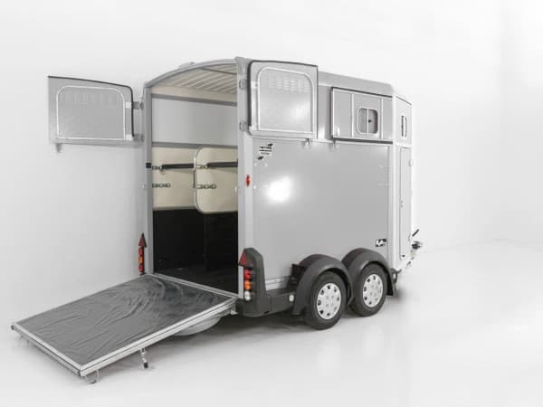 Ifor Williams Pferdeanhänger HB511|Sattelkammer|silber | PKW Anhänger