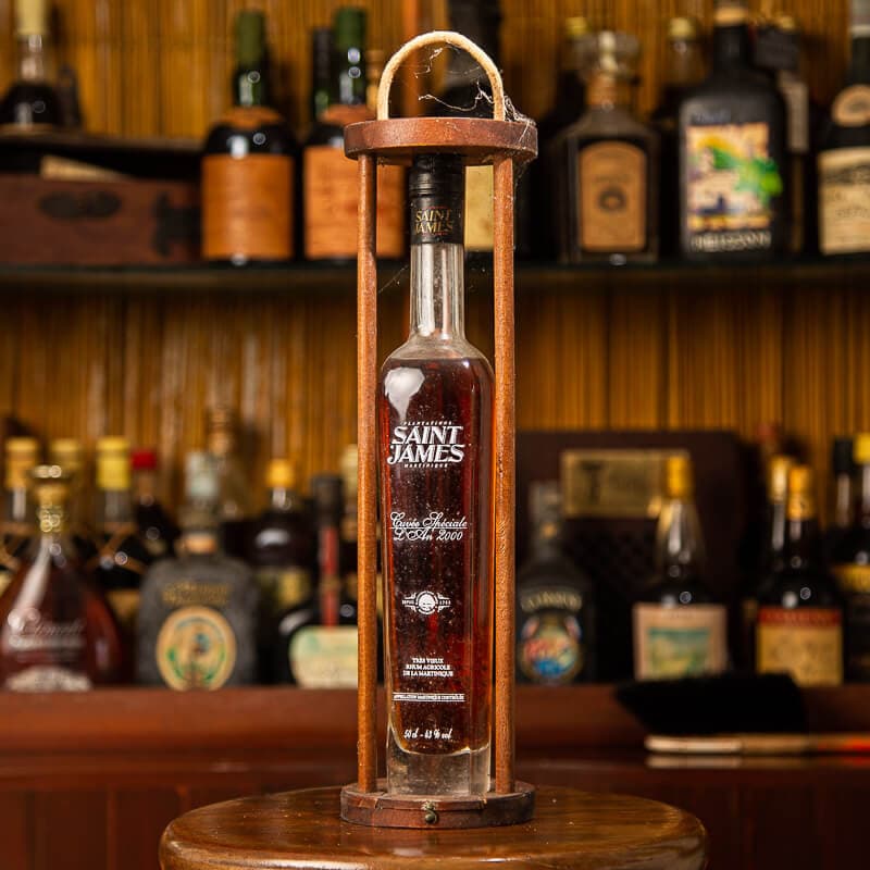 Saint james - cuvée spéciale an 2000 - rhum vintage - bouteille sur châssis en bois - 43° - 50cl