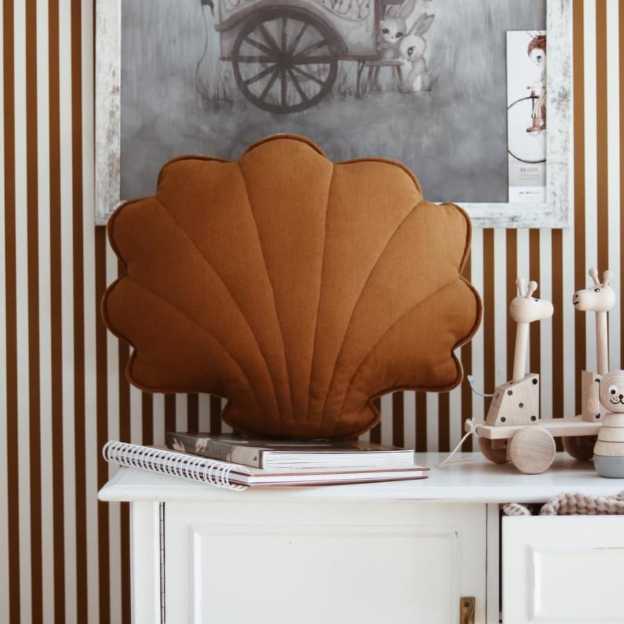 Coussin décoratif coquillage en lin caramel