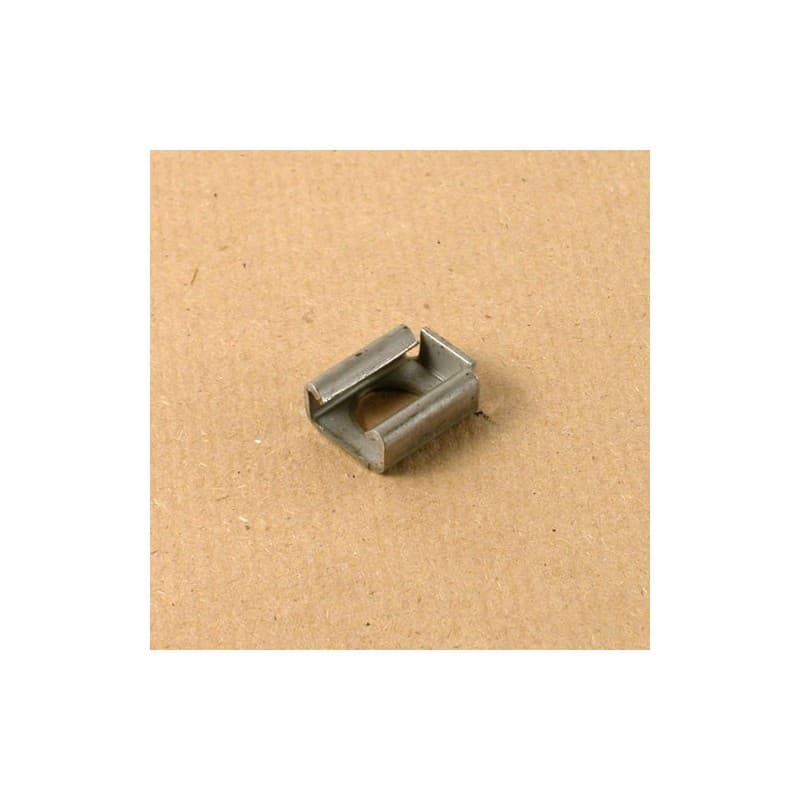 Cage a ecrou de silencieux